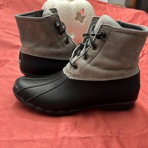 COPY - Sperry Salwater Duck Boot Size 9 Womens